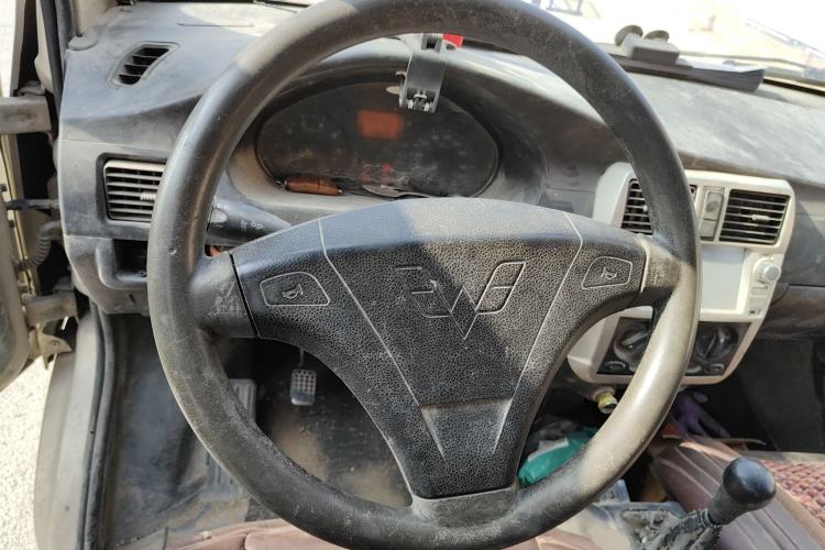 Used Wuling Rongguang 2011 1.2L Base Version
