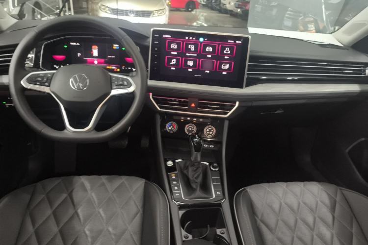 Used Volkswagen Sagitar 2025 300TSI DSG Excellence Edition Center Console