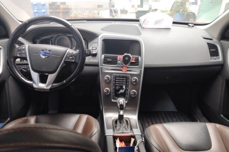 Used Volvo XC60 2015 T5 AWD Smart Drive Edition Center Console