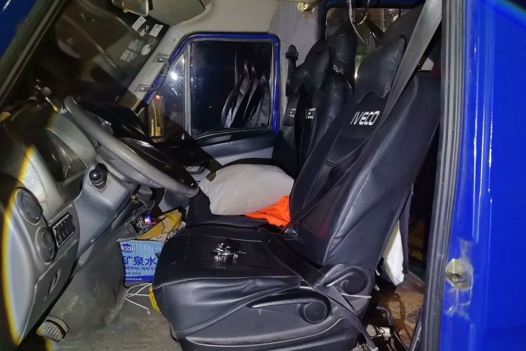 Used Iveco Power Daily 2017 2.5T Classic A37 High-Roof 7-Seater Passenger Van 47Z5
