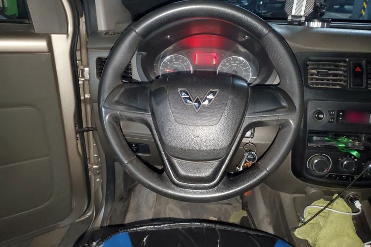 Used Wuling Rongguang V 2019 1.5L Practical Model China VI LAR Steering Wheel