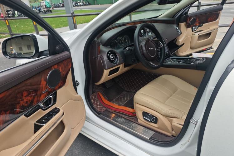 Used Jaguar XJ 2014 XJL 3.0 SC Four-Wheel Drive Panoramic Business Edition

