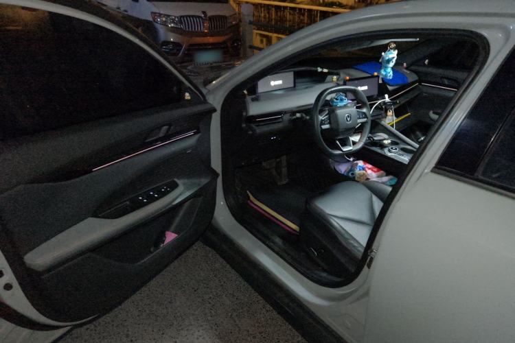 Used Changan UNI-V 2022 1.5T Prestige Version
