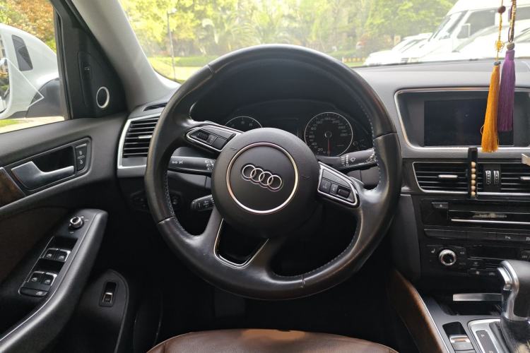 Used Audi Q5 2015 40 TFSI Comfort Model Steering Wheel