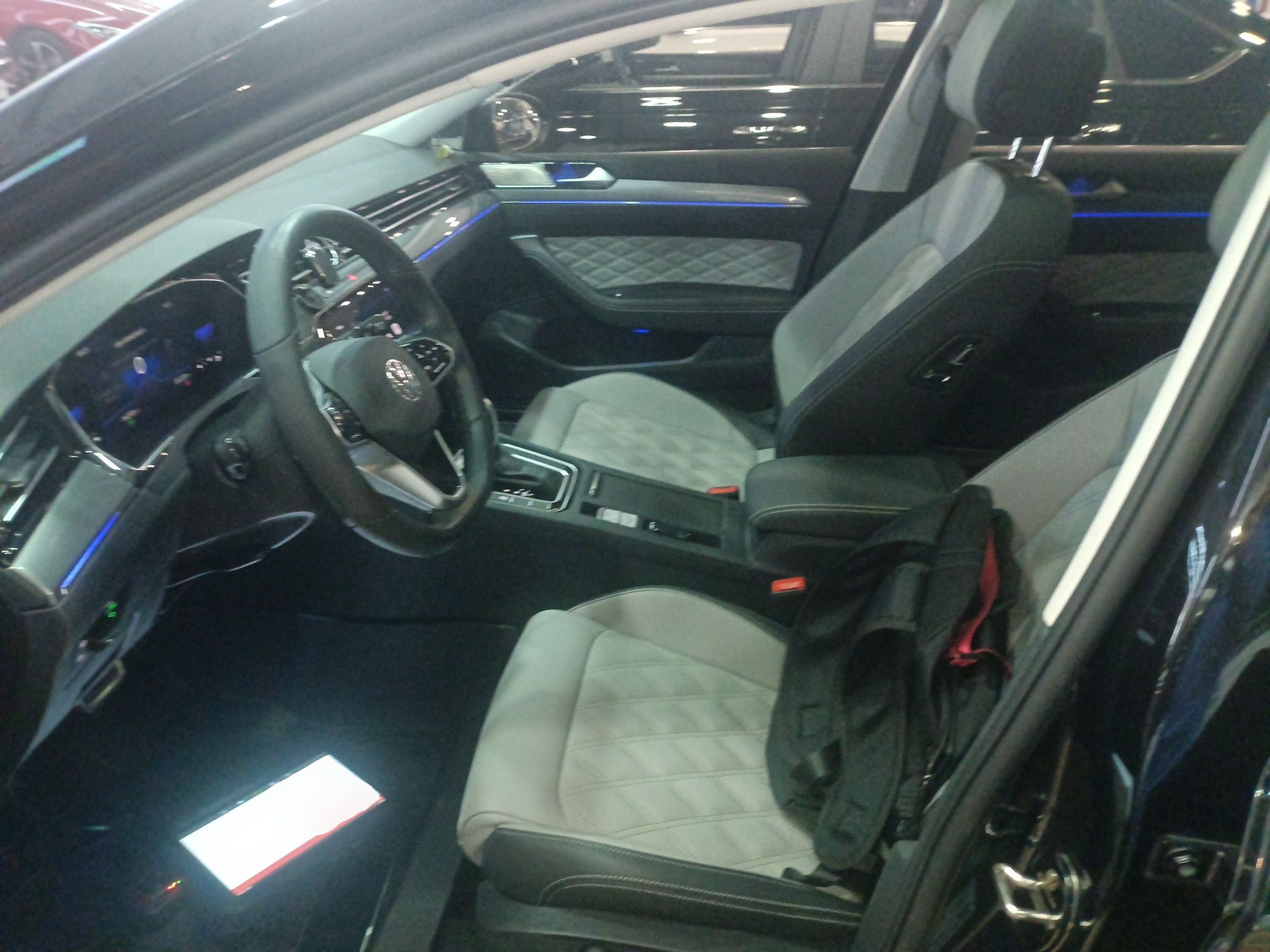 Переднее сиденье в автомобиле