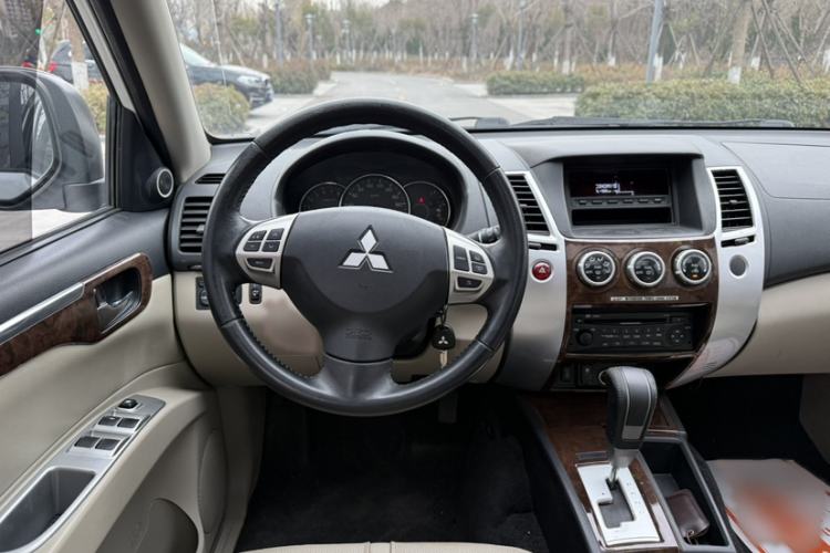 Used Mitsubishi Pajero Sport 2013 3.0L Automatic Two-Wheel Drive Luxury Edition
