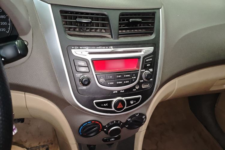 Used Hyundai Verna (older generation) 2011 Hatchback 1.4L Manual Comfort Model GS
