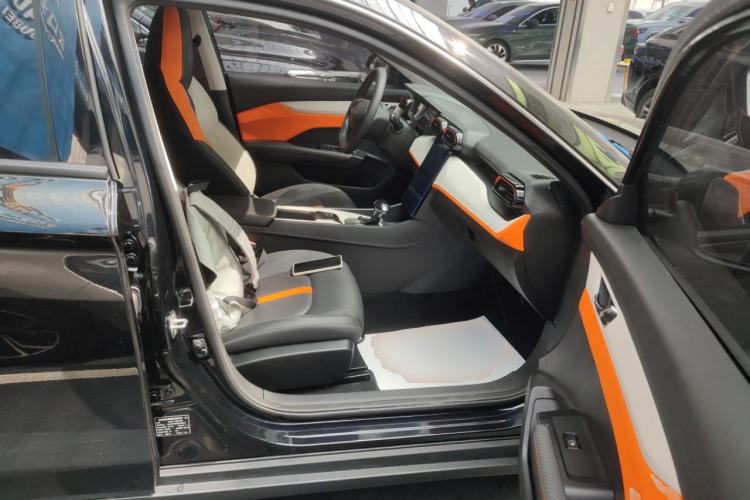 Used Dongfeng Aeolus Yixuan 2023 Mach Edition 1.5L Automatic Chasing Wind Version Right Front Seat