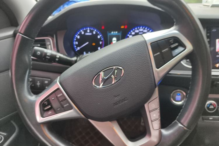 Used Hyundai Mistra 2014 1.8L Automatic Deluxe DLX Model Steering Wheel