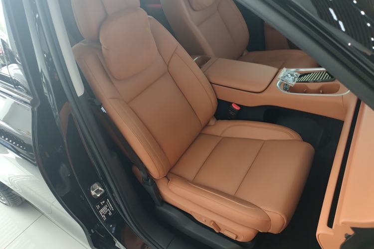 Used Leapmotor C16 2026 Extended-Range 280 LiDAR Zhizun Edition 6 Seats
