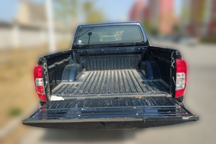 Used Nissan Navara 2017 2.5L Automatic 2WD Luxury Edition QR25 Trunk