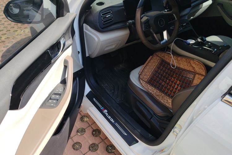 Used BYD Qin PLUS 2024 HONOR Edition DM-i 55KM Leading Model Driver Seat