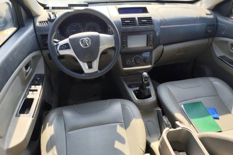 Used BAIC Weiwang M20 2014 1.5L Ultra-Luxury BJ415B Center Console