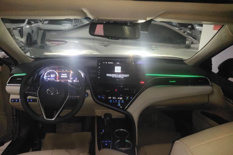 Used Toyota Camry 2021 2.5G Luxury Edition Center Console