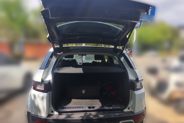 Used Land Rover Range Evoque 2018 240 PS SE Smart Brilliance Edition Trunk