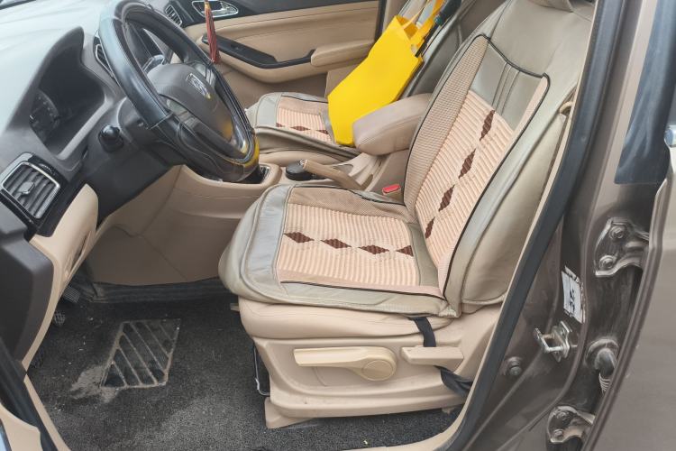 Used Baojun 730 2014 1.5L manual Comfort ESP version 7 seats Left Front Seat