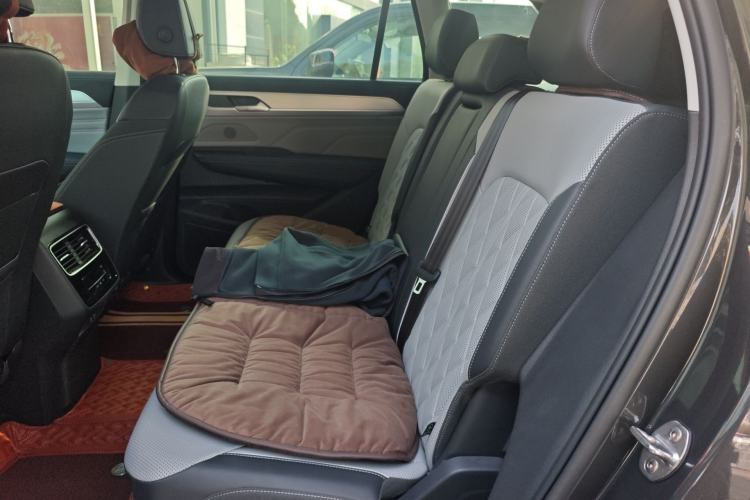 Used Volkswagen Tavendor 2024 380TSI All-Wheel-Drive R-Line Cruise Premium Edition Left Rear Seat