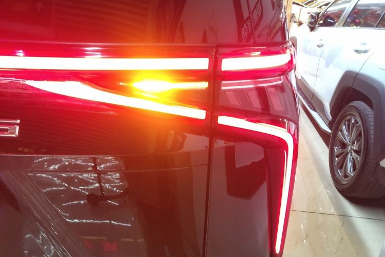 Used SAIC MAXUS G90 2022 2.0T Starry Seven-Seater