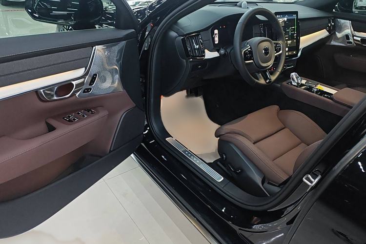 Used Volvo S90 2026 B5 Zhiyuan Luxury Edition
