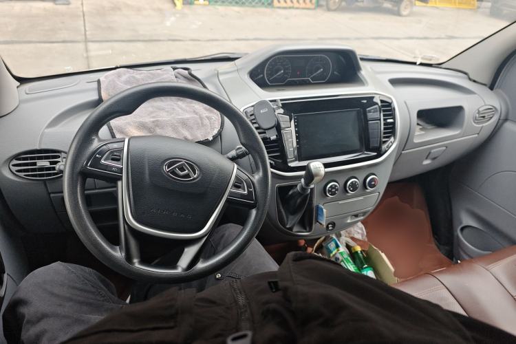 Used SAIC MAXUS Xintu V80 2021 2.0T Manual Classic City Delivery King Short Wheelbase Mid-Roof Design 3 Seats
