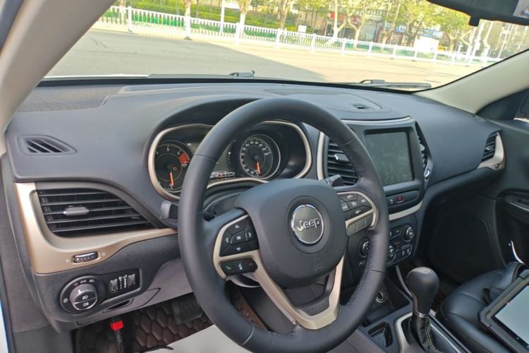 Used Jeep Cherokee 2016 2.4L Leading Smart Version