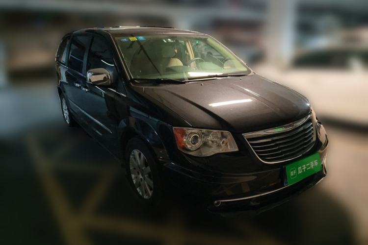 Used Chrysler Grand Voyager 2014 3.6L Comfort Edition Front Right 45 Deg