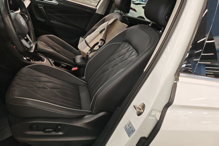 Used Volkswagen Tiguan L 2023 330TSI Automatic Two-Wheel Drive R-Line Enjoyment Edition Left Front Seat