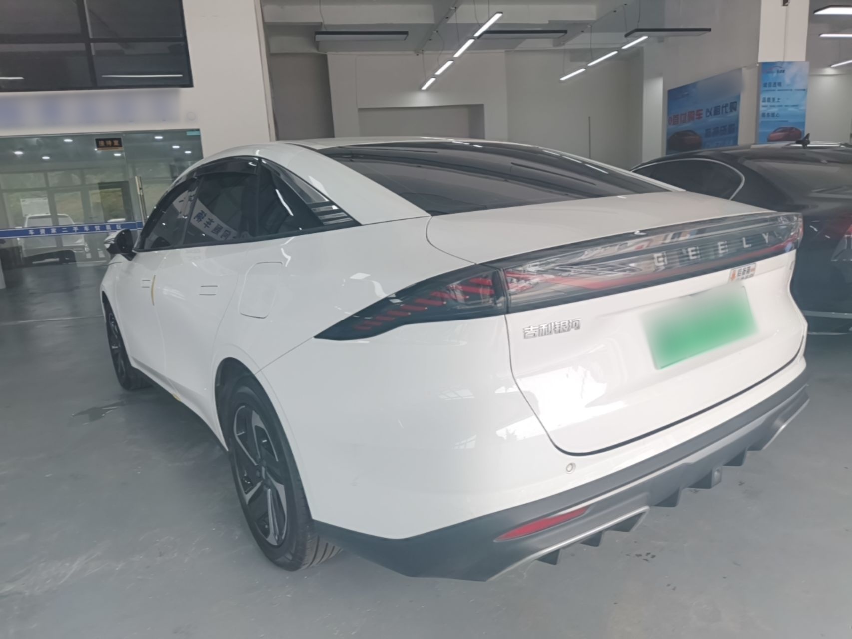 Geely Galaxy L6 2024 125km PLUS Dragon Edition — снимка 4