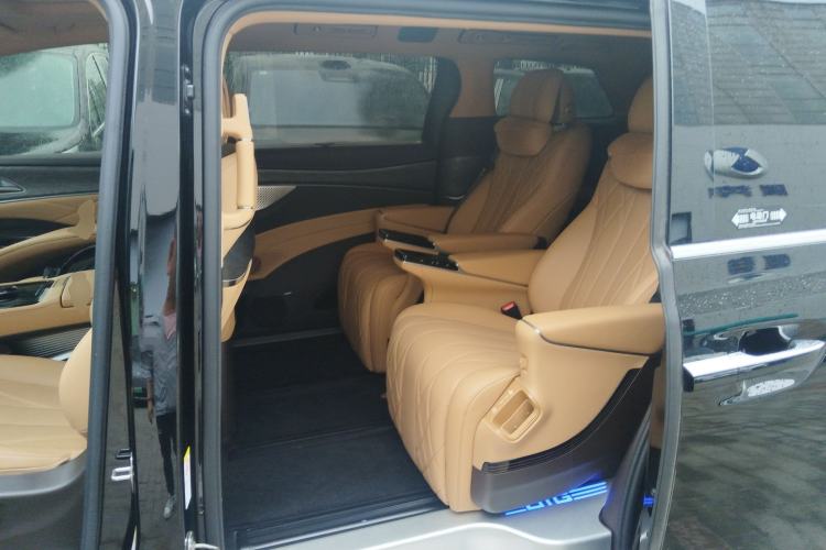 Used Denza D9 2025 DM-i Smart Drive 1020 Four-Wheel Drive Deluxe Model Left Rear Seat