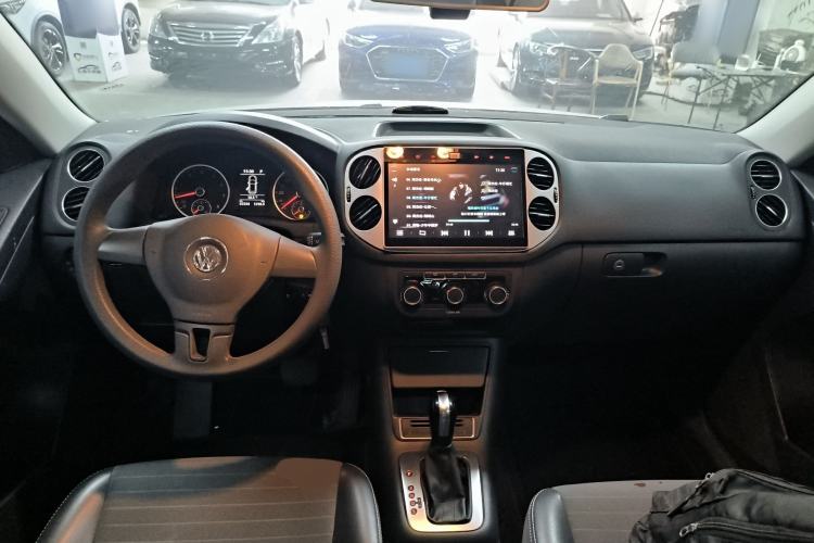 Used Volkswagen Tiguan 2016 300TSI Automatic Two-Wheel Drive Trend Edition Center Console