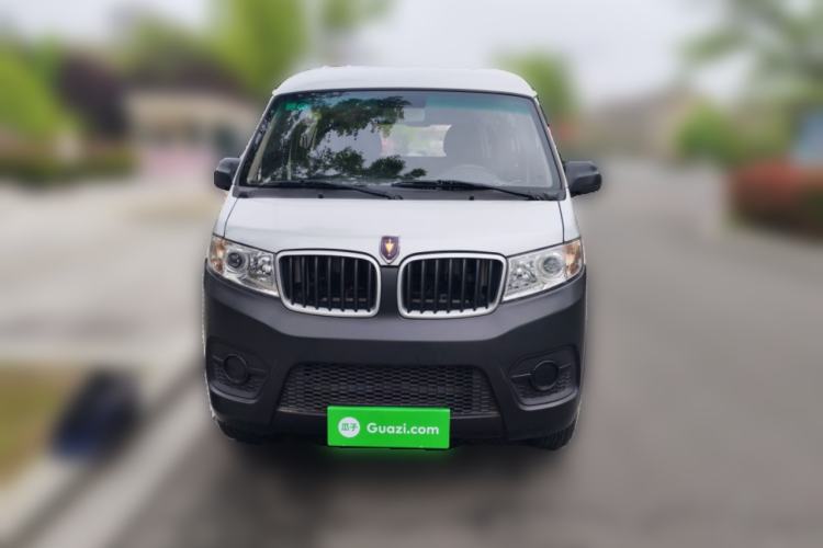 Used Jinbei Hiace X30 2023 1.5L Super-Comfortable Passenger Van 5/6/7-Seater Non-Air-Conditioned Version Model SWC15M Front