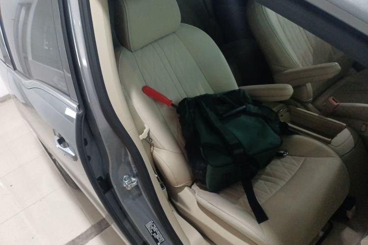 Used Buick GL8 2023 Facelifted Land Cruiser Executive Luxury Version