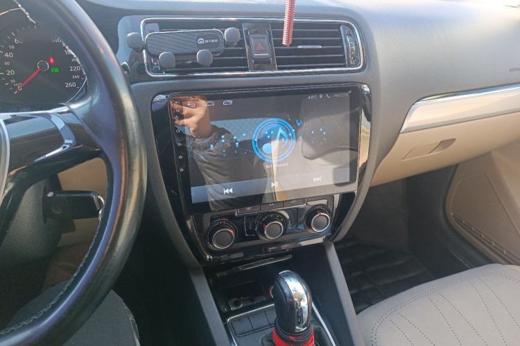 Used Volkswagen Sagitar 2015 1.6L Automatic Fashion Model