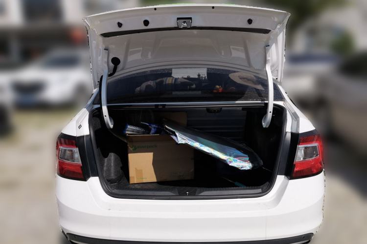 Used Skoda Rapid 2019 1.5L Automatic Comfort Edition China VI Standard Trunk