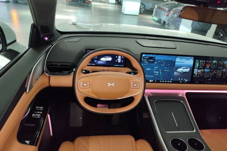 Used XPeng G9 2025 725 with Ultra-Long Range Max Steering Wheel