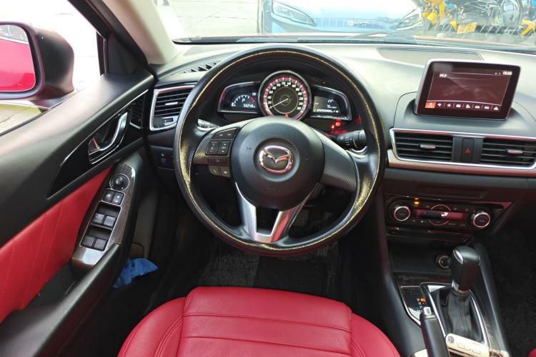 Used Mazda 3 Axela 2016 Sedan 1.5L Automatic Luxury Model