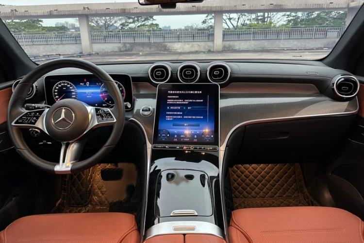 Used Mercedes-Benz GLC 2023 Facelift GLC 260 L 4MATIC Dynamic Version 5 Seats Interior 5