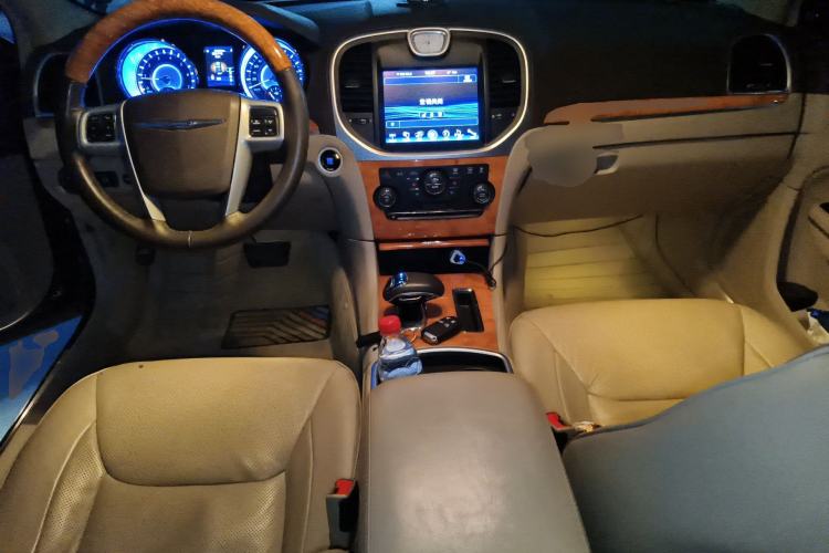 Used Chrysler 300C 2013 3.6L Luxury Edition
