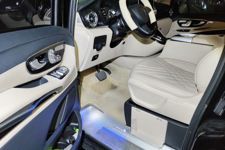 Used Mercedes-Benz Vito 2021 2.0T Elite Version 7 Seats Driver Seat