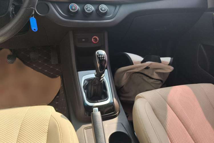 Used Baojun 310W 2017 1.5L Manual Comfort Version China VI Emission Standard