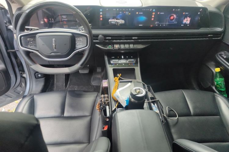 Used Lincoln Corsair 2024 2.0T Two-Wheel Drive Deluxe Edition Center Console