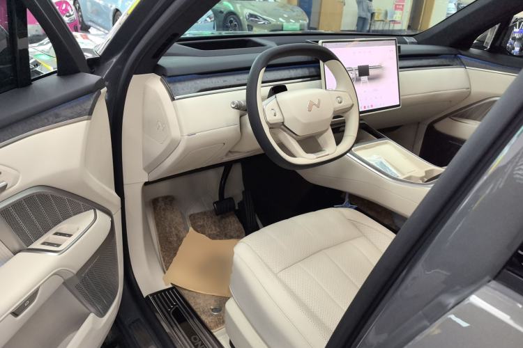 Used ONVO Luxeed L90 2025 Model—Max Six-Seater Version
