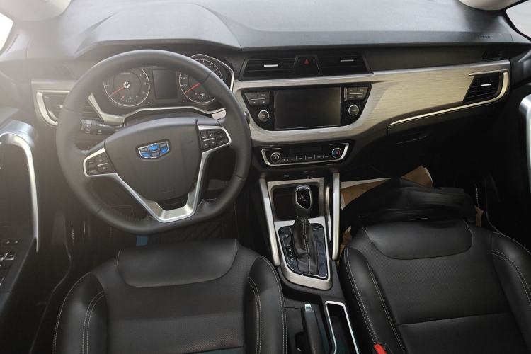 Used Geely Auto Vision X3 2017 1.5L Automatic Luxury Model Center Console