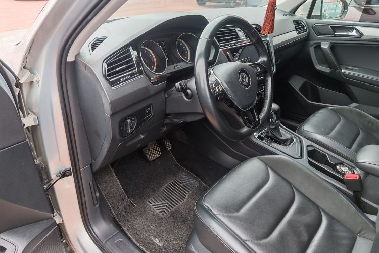 Used Volkswagen Tiguan L 2019 Revised 330TSI Automatic Two-Wheel Drive Smart & Luxury Edition China VI Standard