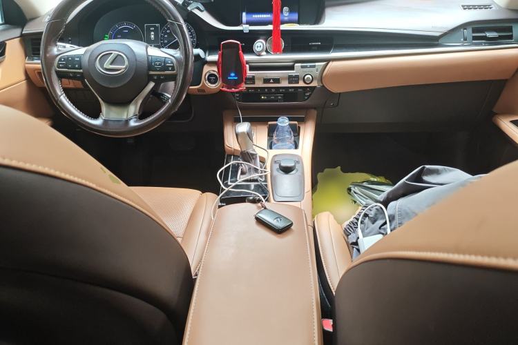 Used Lexus ES 2015 300h Comfort Edition
