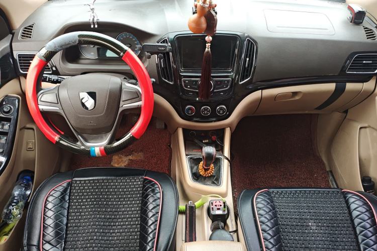 Used Baojun 730 2014 1.5L manual Comfort ESP version 7 seats