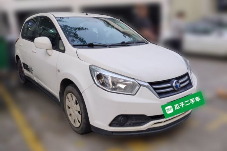 Used Venucia R50 2015 1.6L Automatic Fashion Edition Front Right 45 Deg