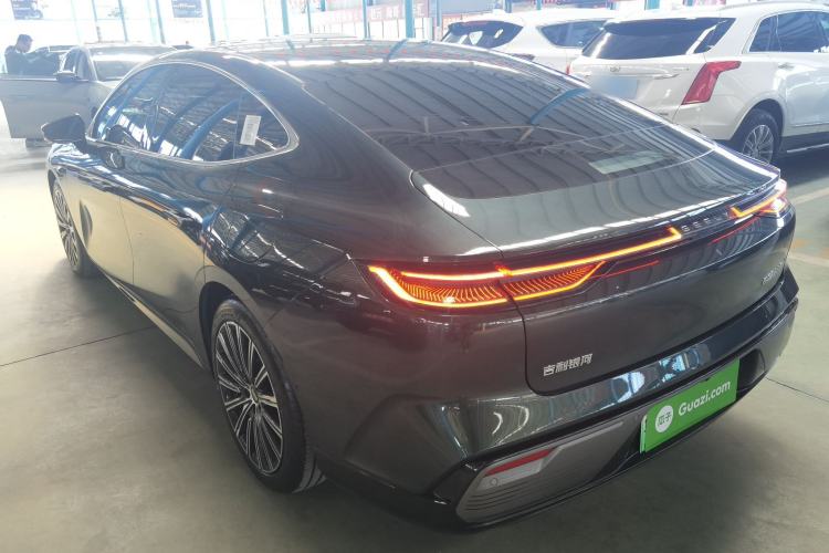 Used Geely Galaxy 8 2025 130km EM-P Starship Edition
