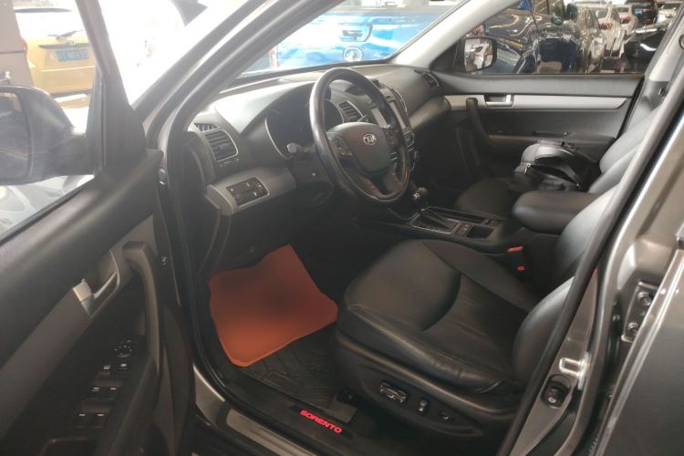 Used Kia Sorento 2013 2.4L 7-Seater Gasoline Luxury Version China IV Standard
