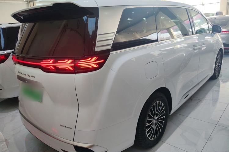 Used Denza D9 2022 DM-i 970 Four-Wheel Drive Prestige Model
